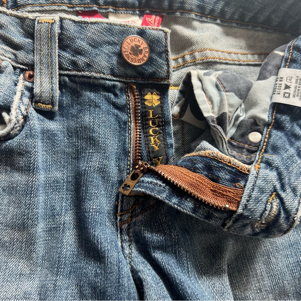 Boot-cut lucky brand low waisted flare jean 💙
